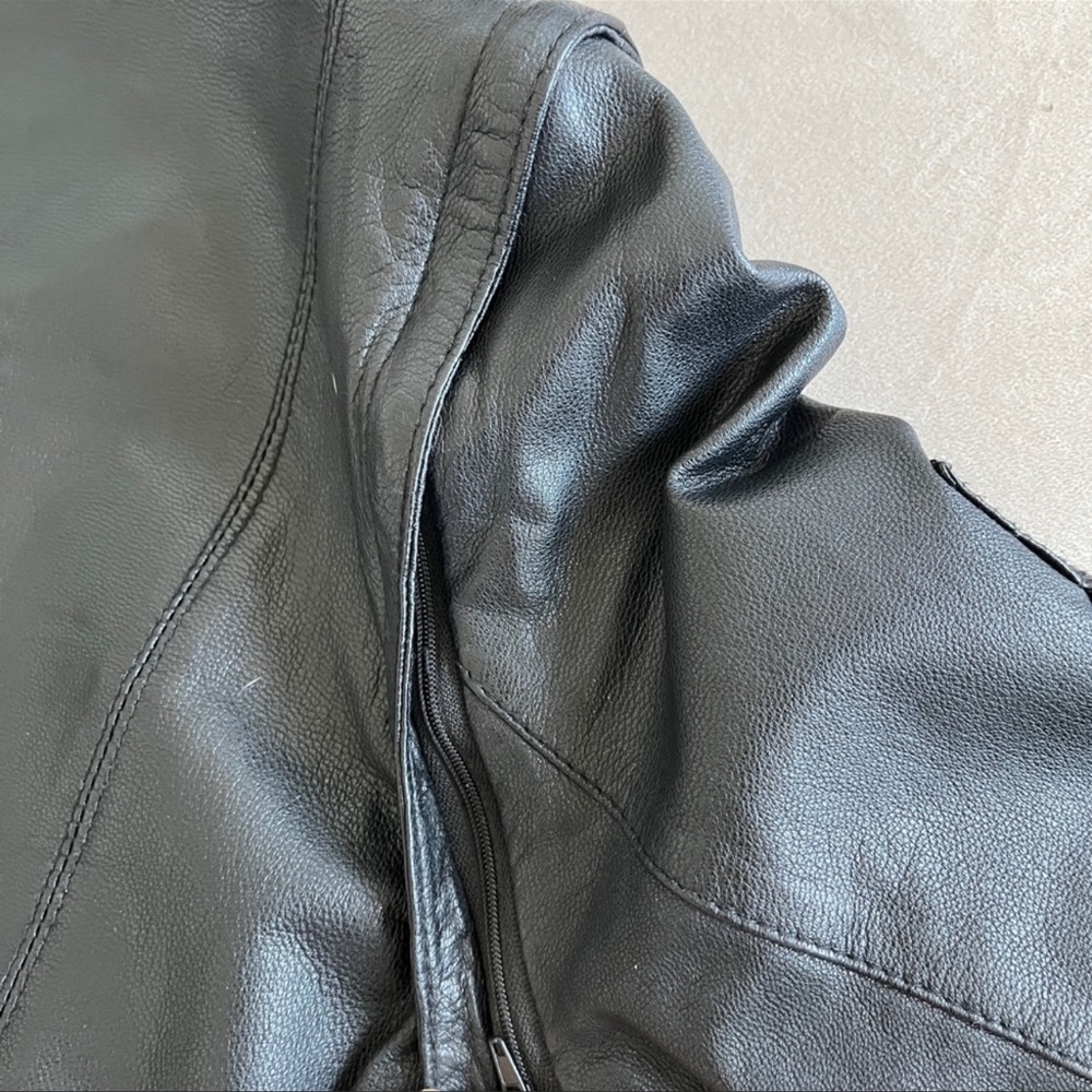 100%  leather Only-real goat leather jacket in size L but fits medium - Picture 4 of 4